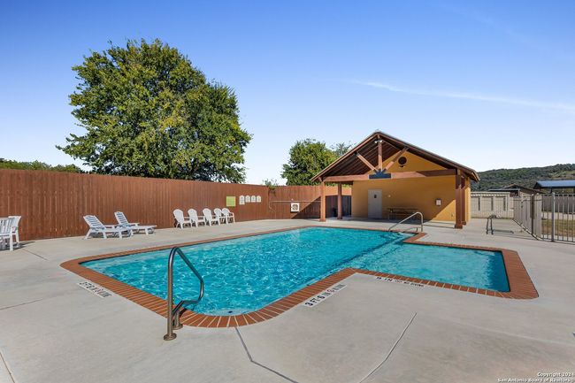 APT-315 - 540 River Run, Condo with 3 bedrooms, 2 bathrooms and null parking in New Braunfels TX | Image 7