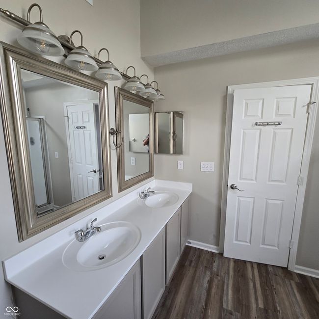 Double sinks...new mirrors...new flooring.. | Image 4