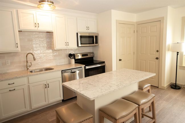 APT-11 - 30 Pond St, Condo with 2 bedrooms, 2 bathrooms and null parking in Ludlow VT | Image 4