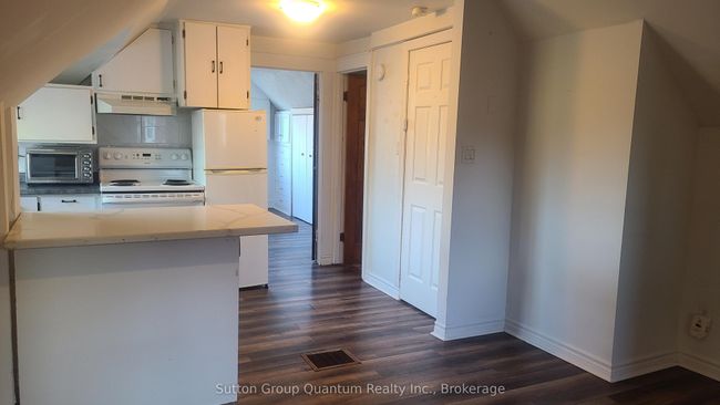992 Montclair Ave, House other with 5 bedrooms, 3 bathrooms and 2 parking in Hamilton ON | Image 11