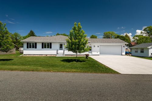 32 E 7th St, Cochrane, WI, 54622-7331 | Card Image