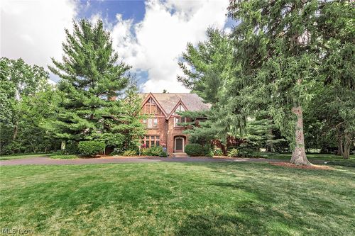 2800 Attleboro Rd, Shaker Heights, OH, 44120-1814 | Card Image