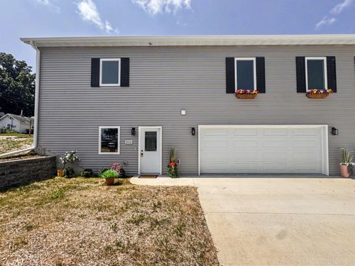 202 3rd St Nw, Waukon, IA, 52172 | Card Image
