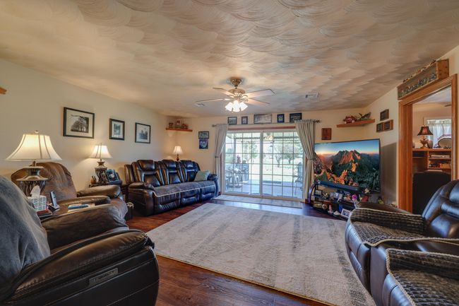 HDR-169 | Image 10