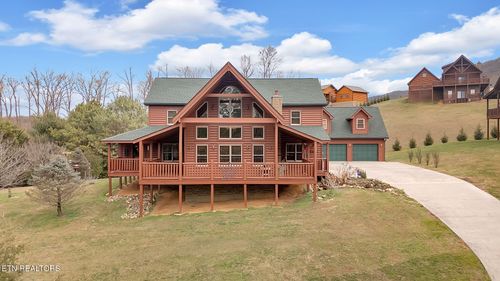 3385 Clear Valley Drive, Sevierville, TN, 37862 | Card Image