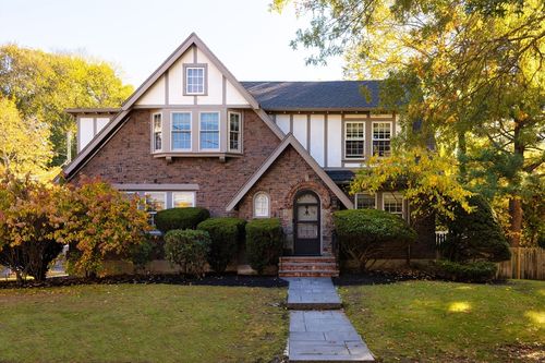 118 Langdon St, Newton, MA, 02458-1983 | Card Image