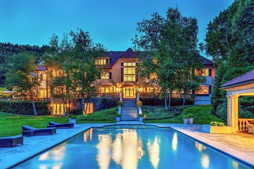 18 Longmeadow Dr, Westwood, MA, 02090-1079 | Card Image