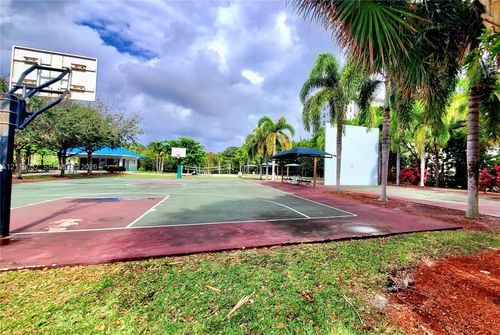 601-605 Oaks Dr, Pompano Beach, FL, 33069-3747 | Card Image