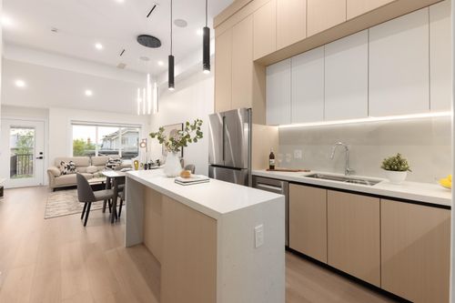 102-914 Rochester Ave, Coquitlam, BC, V3K2W6 | Card Image