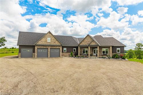 4 Middleport Rd, Caledonia, ON, N3W2G9 | Card Image