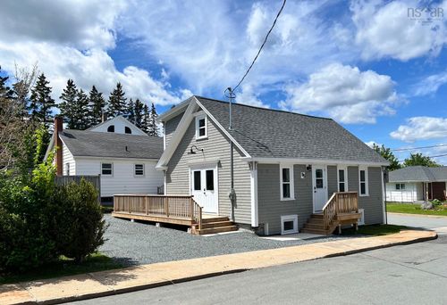 95 Cornwallis St, Lunenburg, NS, B0J2C0 | Card Image