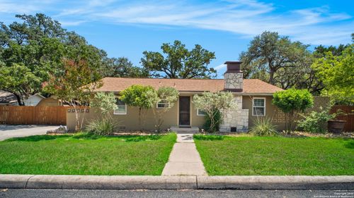 225 North St, Boerne, TX, 78006-1633 | Card Image
