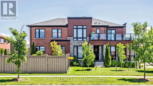 241 Holladay Dr, Aurora, ON, L4G0Z4 | Card Image