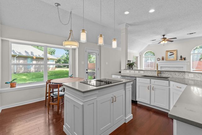6432 Stone Creek Ter, House other with 3 bedrooms, 2 bathrooms and null parking in Fort Worth TX | Image 9