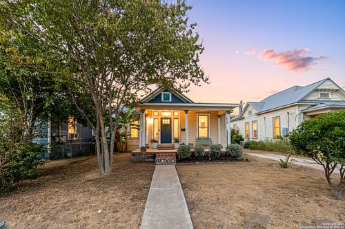 135 Vitra Pl, San Antonio, TX, 78210-1638 | Card Image