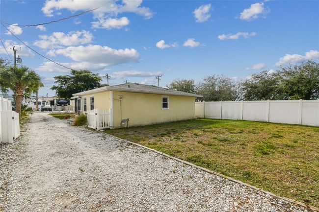 Unit B - Front Drive & Yard | Image 32