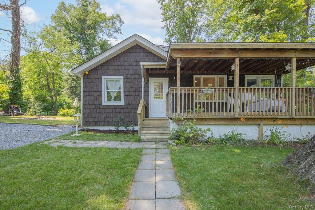 Hillair Rd, Lake Peekskill, NY 10537