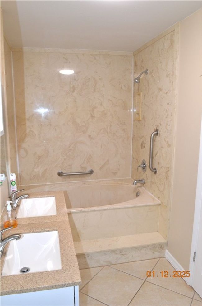 Master Bath | Image 19