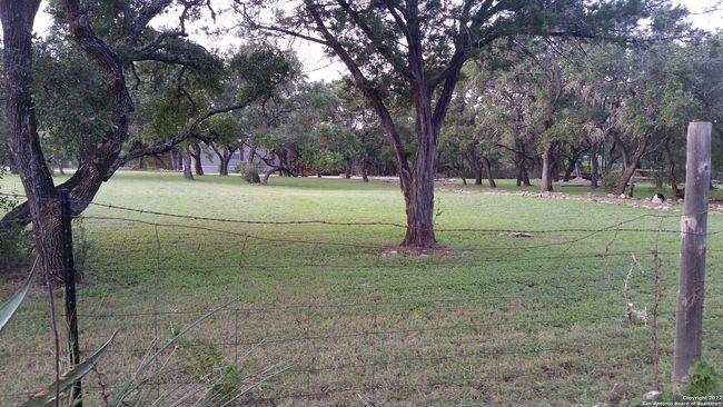 208 Scenic Mountain Dr, House other with 2 bedrooms, 3 bathrooms and null parking in Lakehills TX | Image 34