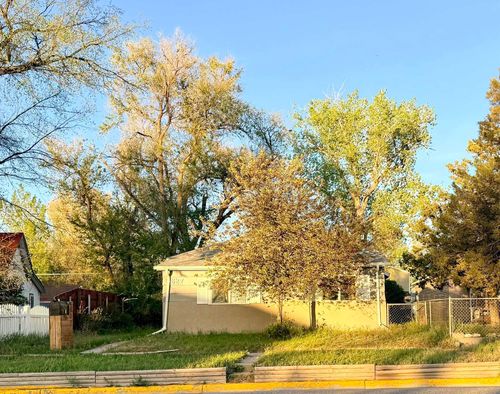 627 4th St, Douglas, WY, 82633-2629 | Card Image