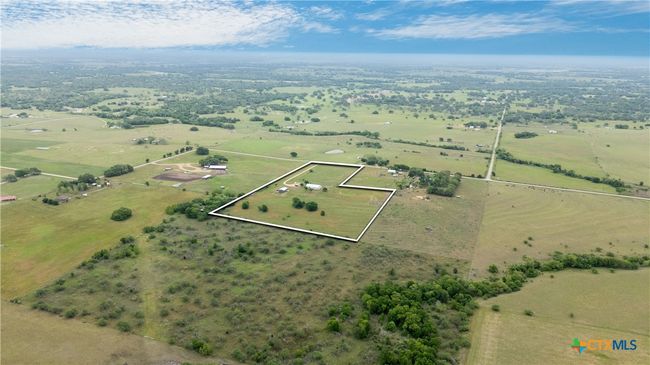 592 Dagg Rd, Home with 1 bedrooms, 2 bathrooms and null parking in Yoakum TX | Image 27