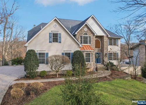 185 Summit Ave, Pompton Lakes, NJ, 07442-1331 | Card Image