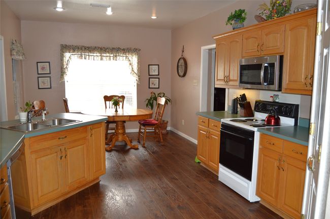 Kitchen toward breakfast nook | Image 14