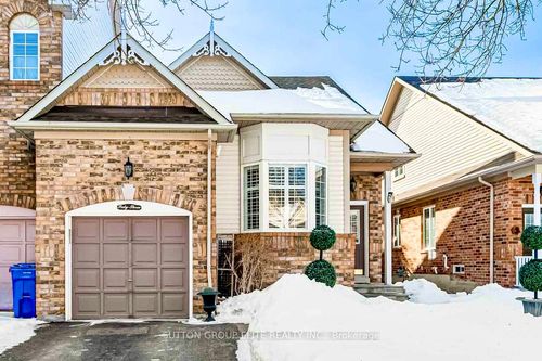 63 Ochalski Rd, Aurora, ON, L4G7J3 | Card Image
