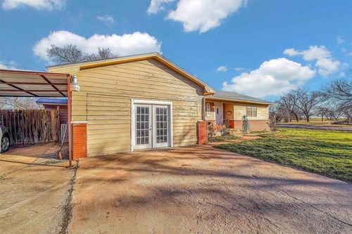 823 S 14th St, Frederick, OK, 73542-7415 | Card Image