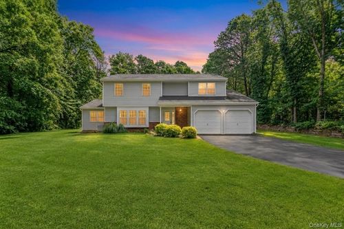 11 Bates Ln, Ridge, NY, 11961-1727 | Card Image