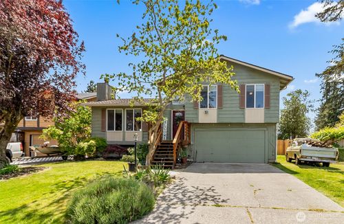 2112 143rd Pl Ne, Marysville, WA, 98271-8229 | Card Image