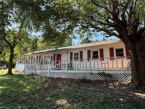 271 Meadowbrook Cir, Millers Creek, NC, 28651-8957 | Card Image