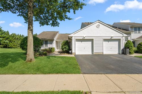 104 Sagaponack Ct, Melville, NY, 11747-5314 | Card Image