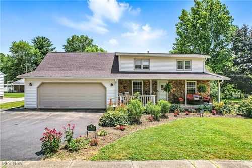 1683 Ridgewood Dr, Salem, OH, 44460-3945 | Card Image