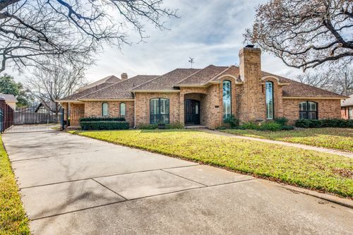 2403 Bluffview Court, Arlington, TX, 76011 | Card Image