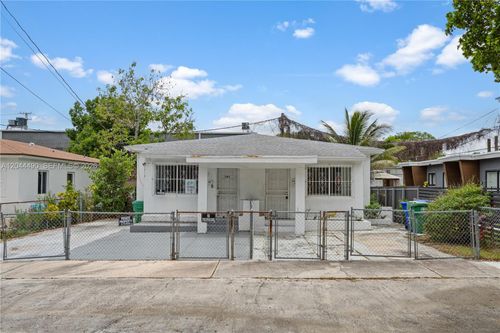 370 Ne 55th St, Miami, FL, 33137-2557 | Card Image
