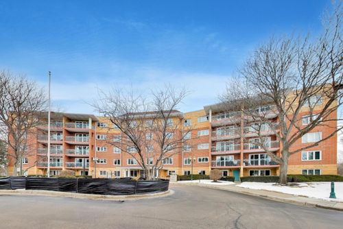 104a-710 Creekside Dr, Mount Prospect, IL, 60056-6374 | Card Image