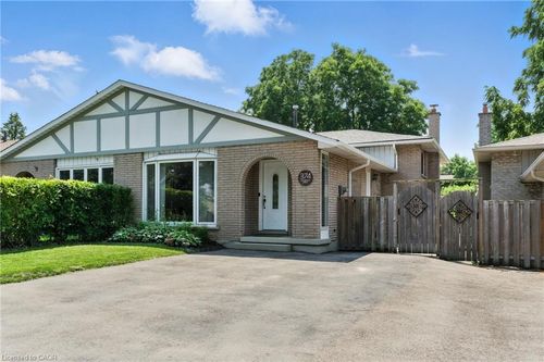 374 Magnolia Dr, Hamilton, ON, L9C6N7 | Card Image