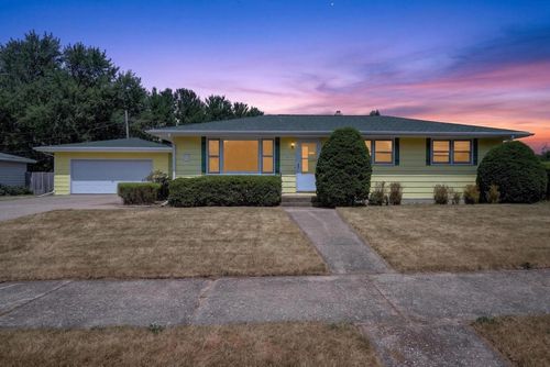 920 Sunset Dr, Milton, WI, 53563-1044 | Card Image