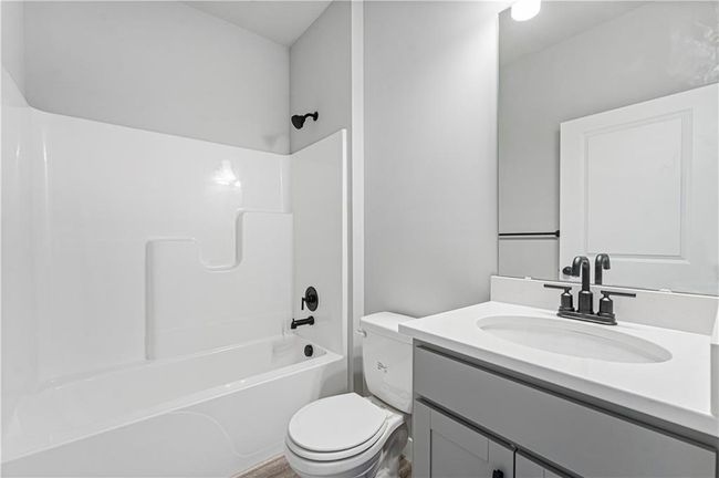2437 Nw Sunnyvale Ct, House other with 3 bedrooms, 2 bathrooms and null parking in Blue Springs MO | Image 13