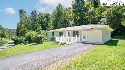 489 Astor Cook Rd, Blowing Rock, NC, 28605-9710 | Card Image