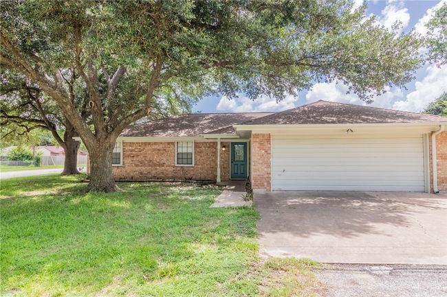 923 N Hull St, House other with 3 bedrooms, 2 bathrooms and null parking in Caldwell TX | Image 22