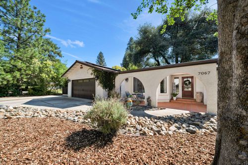 7067 Tucker Ln, Redding, CA, 96002-9718 | Card Image