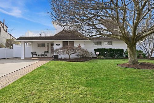 12 Woodgreen Ln, Wantagh, NY, 11793-1311 | Card Image