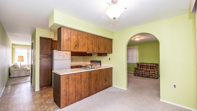 18320 Raleigh Square Dr, Condo with 2 bedrooms, 2 bathrooms and null parking in Southgate MI | Image 17