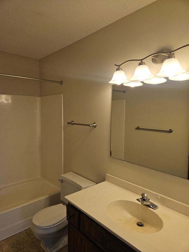 Main full bath | Image 11