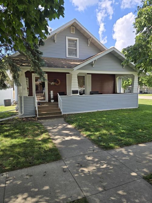 301 Walnut St, La Porte City, IA, 50651-1441 | Card Image