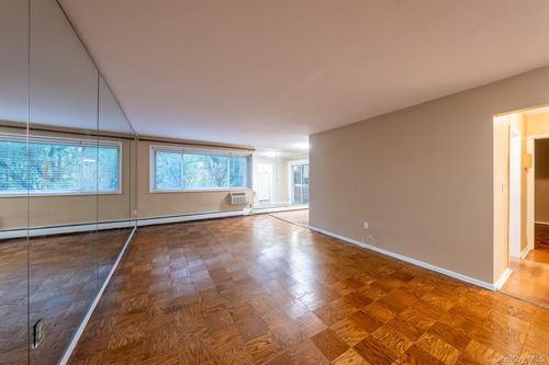 apt-2j-101 Clinton Ave, Mineola, NY, 11501-2822 | Card Image