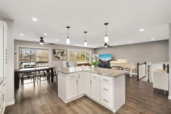 large kitchen island | Image 12