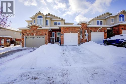 122 Upper Mercer St, Kitchener, ON, N2A4N2 | Card Image